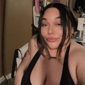 Meet your Posher, Jenely